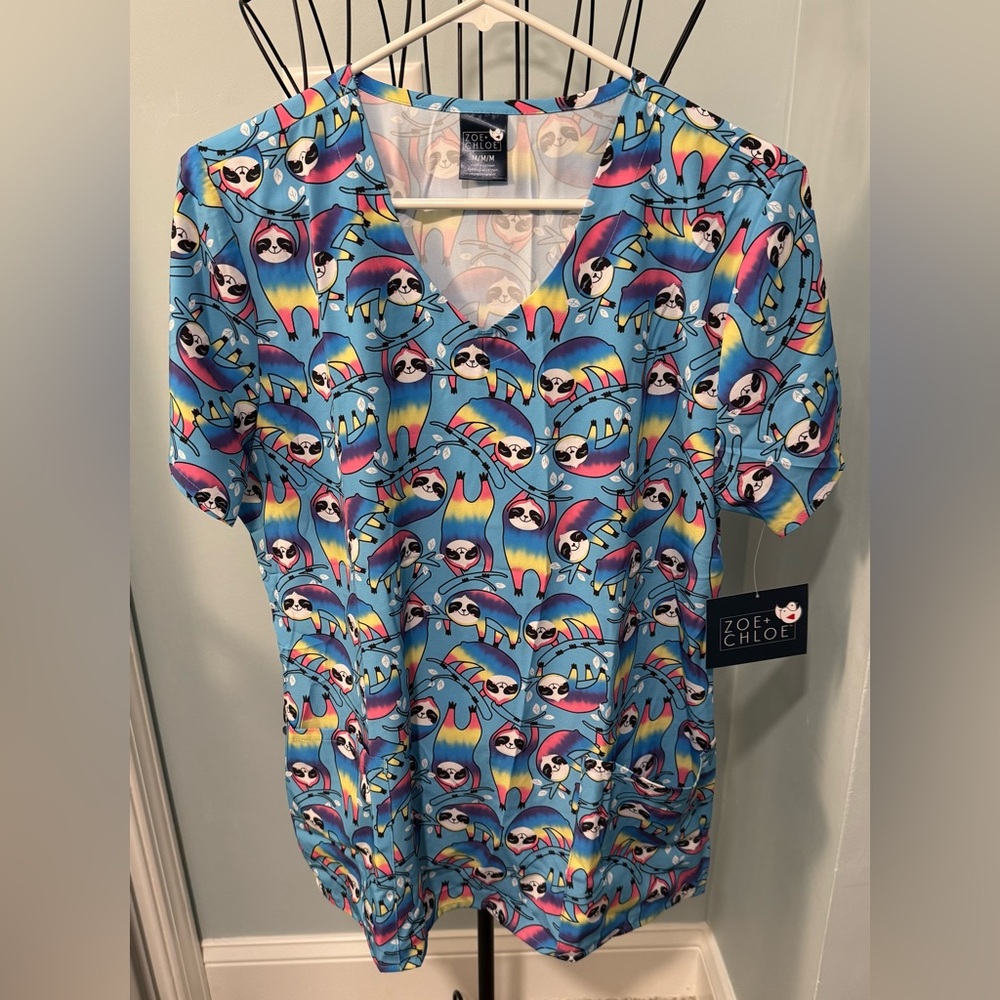 Zoe + Chloe Medium M Chillax Max Rainbow Sloth Scrub Top Women Shirt Chill blue